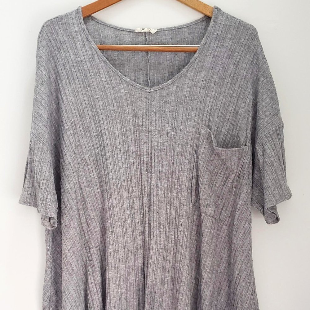Blumin 1X Vertizal Ribbed V-neck Shirt w/ pocket